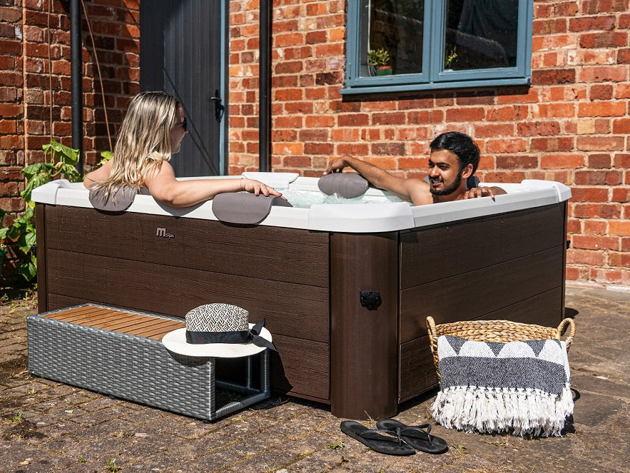 MSpa Frame Tribeca XXL Whirlpool SW10120, 160 x 160 x 65 cm, 6 Personen, 120 Luftdüsen, 2200 W Heizung, UVC, WLAN-App, Holz-Optik