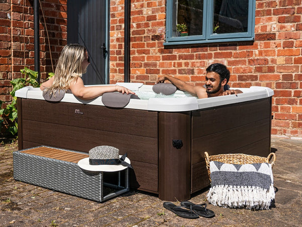 MSpa Frame Tribeca XXL Whirlpool SW10120, 160 x 160 x 65 cm, 6 Personen, 120 Luftdüsen, 2200 W Heizung, UVC, WLAN-App, Holz-Optik
